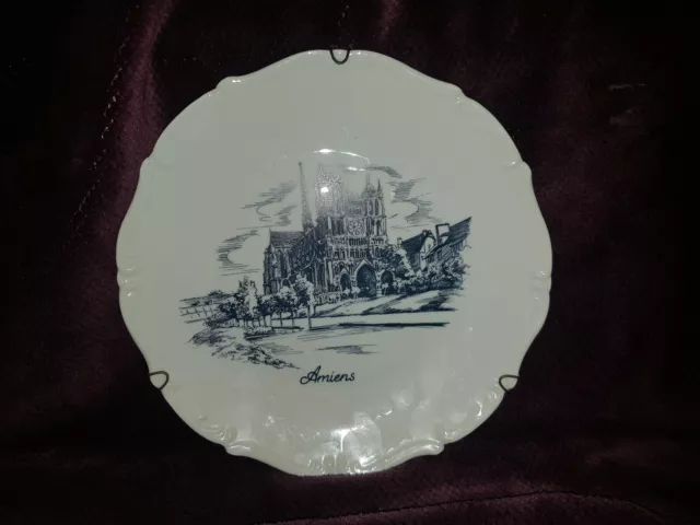 Assiette collection  porcelaine Limoges PF Fabrication artisanale Motif Amiens