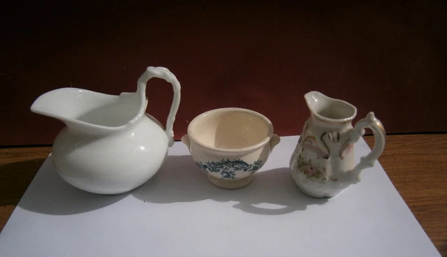 Lot De 3  Petits Pots En Porcelaine Ancien