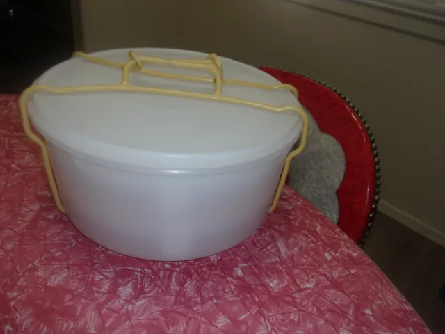 Lrg Tupperware Cake pie Carry All Millionaire Line Handle & stackers