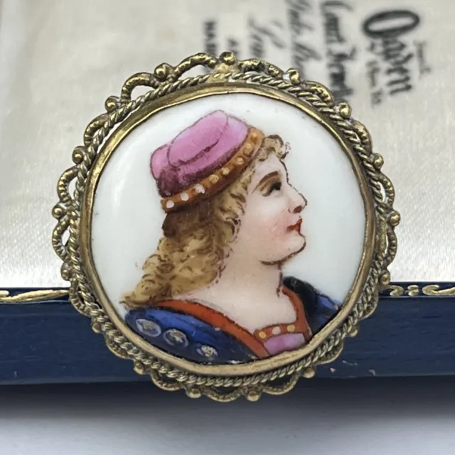 Victorian Painted Porcelain Portrait Miniature Brooch Female Cameo Gold Tone