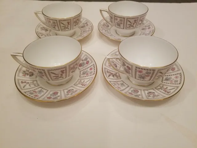 Juego de 4 hermosas tazas de té y platillos de tapiz de minton hueso de China usadas
