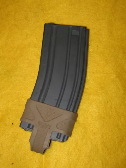 Tokyo Marui Airsoft 30 rd Magazine w/ Magpul Magazine Assist.M16 M4 Series