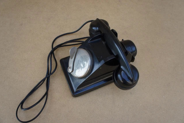 TELEPHONE ANCIEN EN BAKELITE NOIR 1945