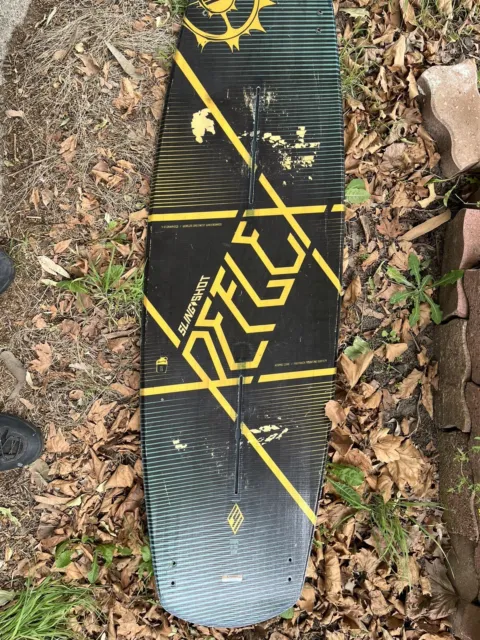 Slingshot Wakeboard Reflex 141 - fair condition, great for the cable park