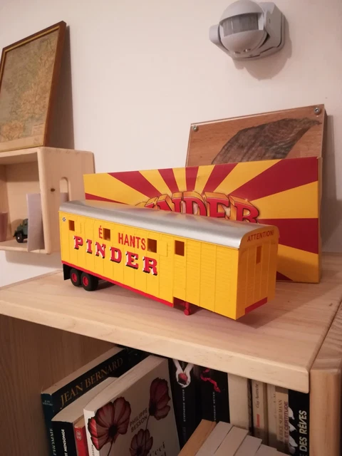 FORD Transit du Cirque PINDER Camionnette de Collection 1/43 Oliex