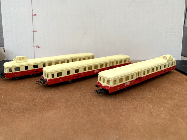 JOUEF - HO et JOUEF : Ensemble de wagons et motrices comprenant : - 2 x