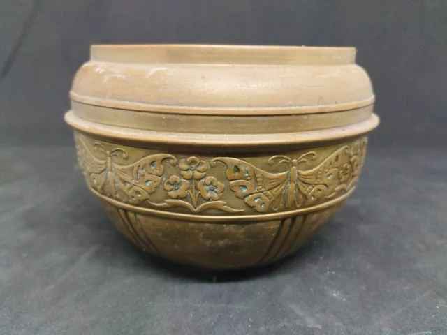 Ancien Petit Cache Pot En Cuivre Repoussé