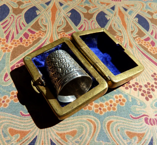 Antique Thimble Case Miniature Purse Holder HG&S Ltd Silver Thimble Chester 1911