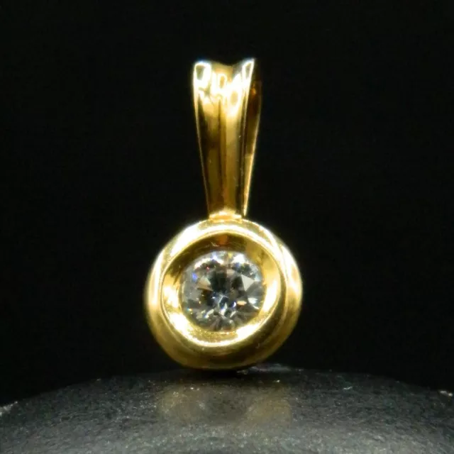 O812 - Ancien Pendentif Or jaune 18K et  Diamant 0.18 carat