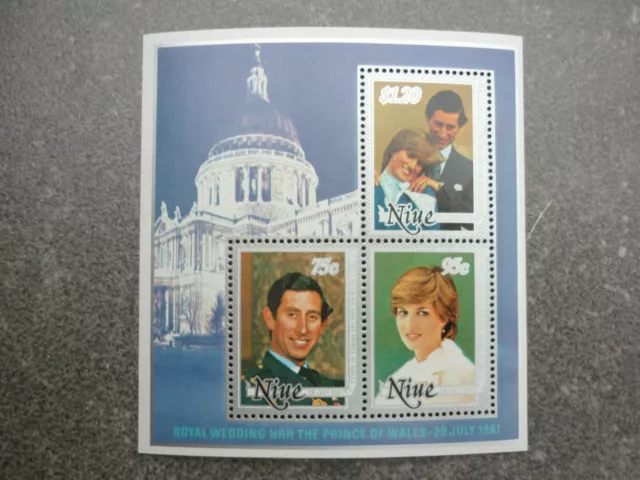 Niue 1 Block ** aus 1981 Hochzeit von Prinz Charles und Diana Michelwert 6,00 €