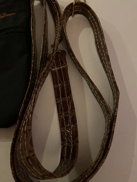 Samatha Brown Cross body purse zippered pockets lightweight travel 3