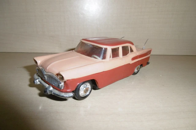LES MINIATURES DE NOREV 1/43ème SIMCA CHAMBORD JAUNE ET PARME - Jeux & Jouets