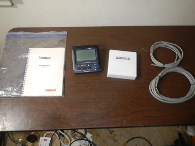 Simrad Robertson AP11 Autopilot Control Head Unit P/N 22085237  Sun cover manual
