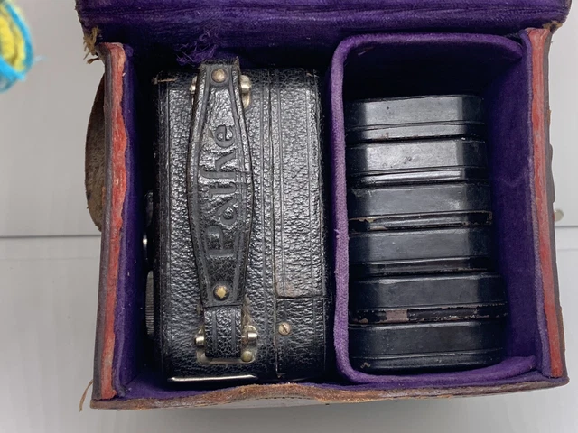 retro-collection-ancienne camera PATHE avec sacoche/bobine