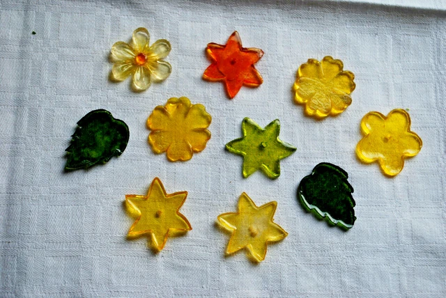 Konvolut Bastelmaterial Blumen Blätter gelb orange grün 10 Stück