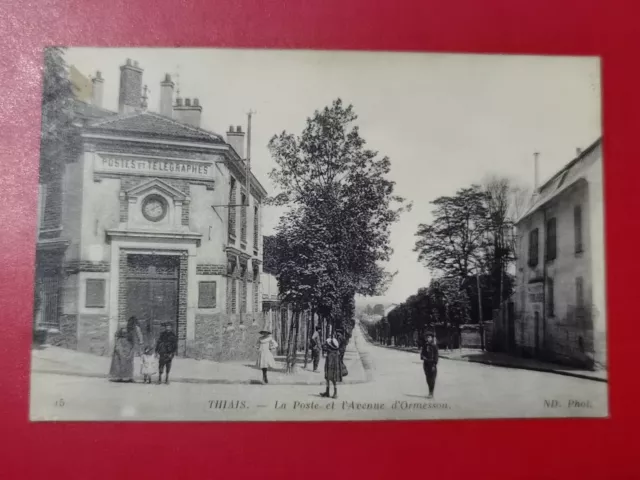 CPA 94 THIAIS - La Poste et l'Avenue d'Ormesson