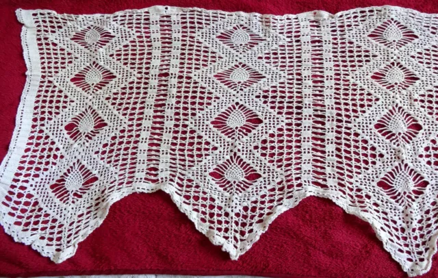 ANCIEN DESSUS DE DE CHEMINÉE FAIT AU CROCHET EN LIN OU COTON .long. 1,35 cm