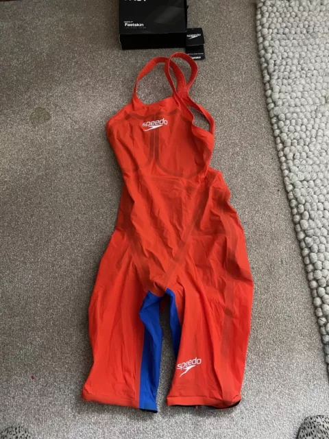 Speedo Fastskin LZR Pure Valor Size 28 Openback Kneesuit, excellent condition