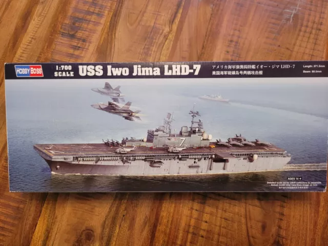 USS Iwo Jima LHD-7 von Hobby Boss in 1:700