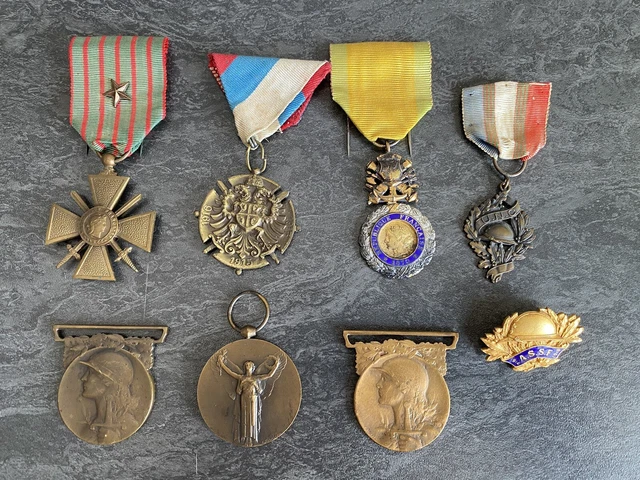 LOT MÉDAILLES MILITAIRES WW1 1914 1918 Décorations Insignes Poilus
