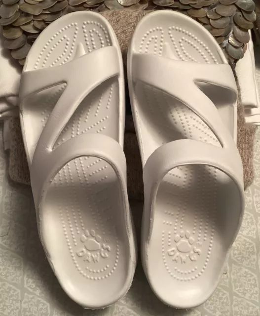 Women's Dawgs sandals white slip on size 9 Women's Dawgs sandals white slip on size 9