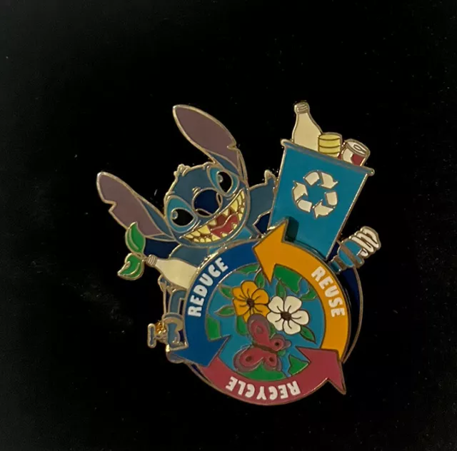 Disney Store Pin Goin’ Green series -Stitch-  LE 250 SPINNER