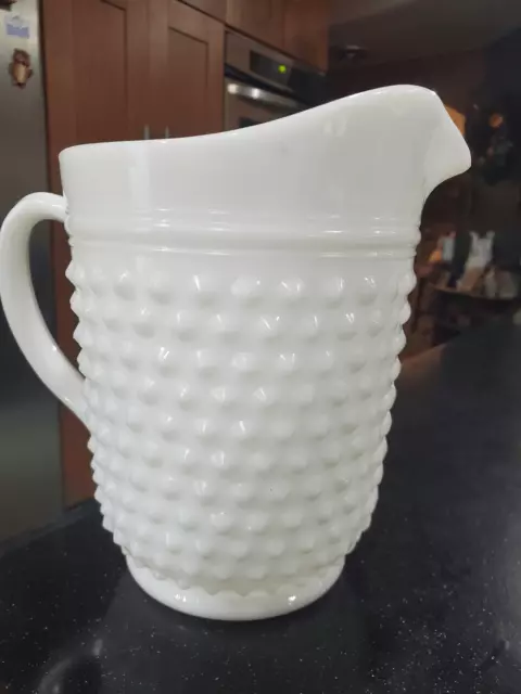 https://www.picclickimg.com/vi4AAOSwrmBkUbN3/Vintage-Anchor-Hocking-Large-Hobnail-Milk-Glass.webp