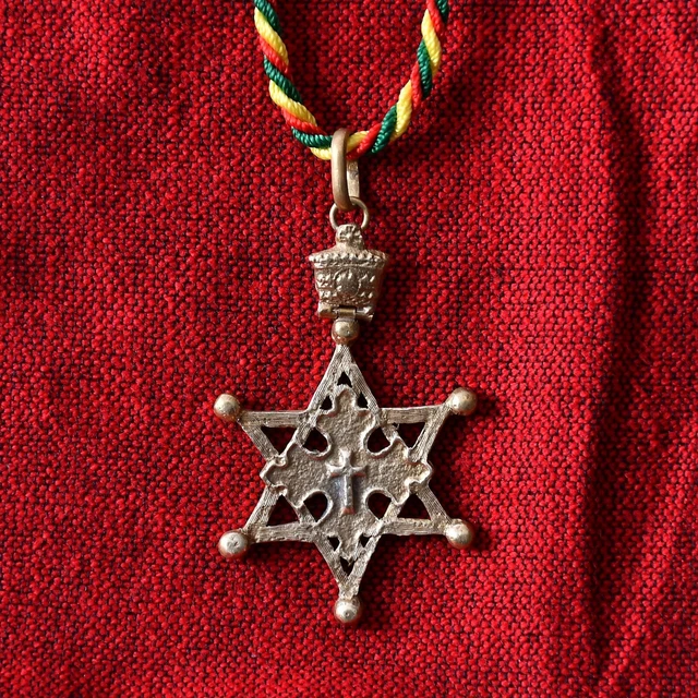 Collier Croix Noire pendentif | Santa Muerte