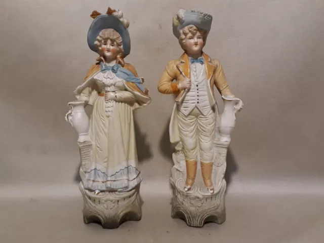 statues COUPLE DE PERSONNAGES  EN BISCUIT   POLYCHROME porcelaine