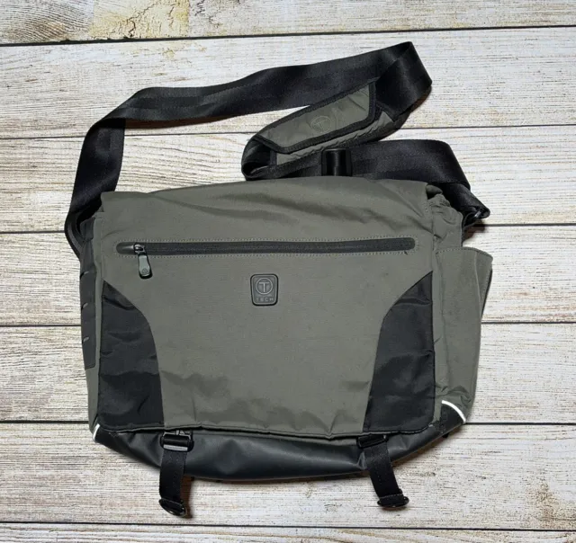 TUMI T2 Ballistic Shoulder Bag Nylon Expandable unisex Green Messenger Laptop