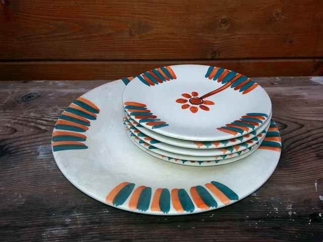 LOT DE 7 assiettes peint a la main année 50 , art de la table vintage ...