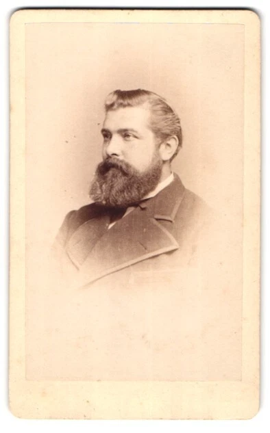 Photography L. Belitski, Nordhausen, middle-aged gentleman with magnificent Vollba
