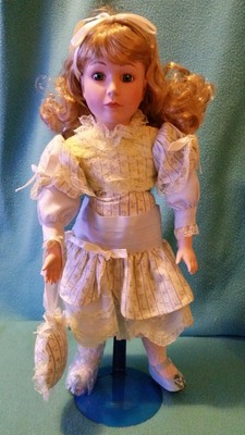 MYD Marian Yu Designs Porcelain Doll 17" LE COA #1310 of 5000 Original Box