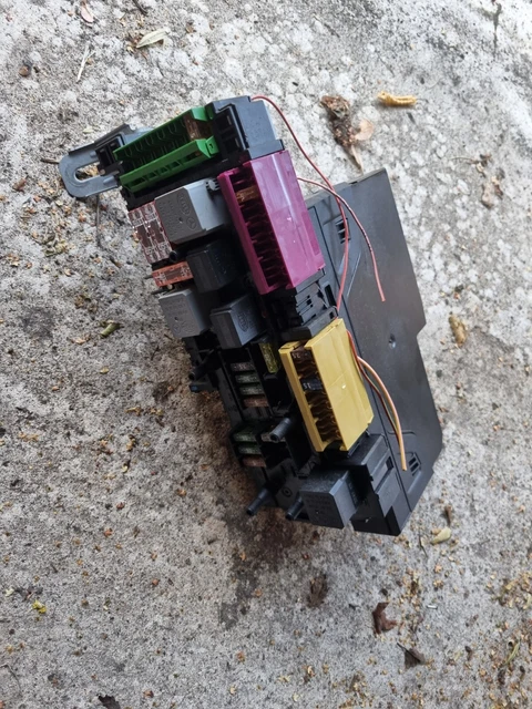 2013 MERCEDES-BENZ C Class W204 Rear Sam Module Unit Fuse Relay Box