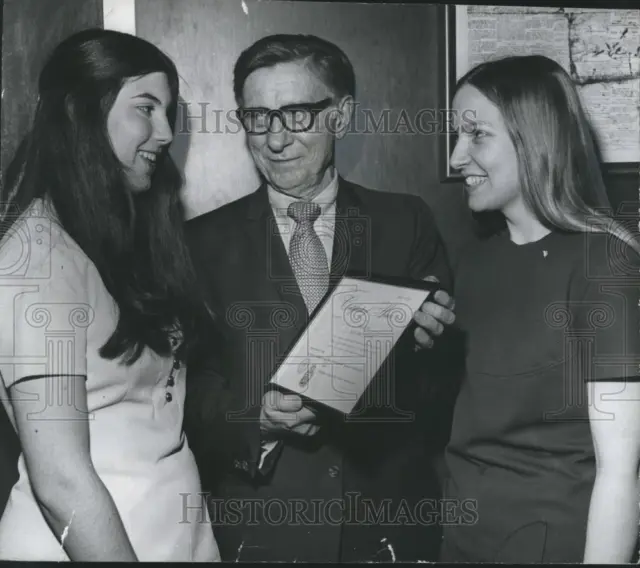 1973 Press Photo Two students at Banks High School honored, Editor John Bloomer