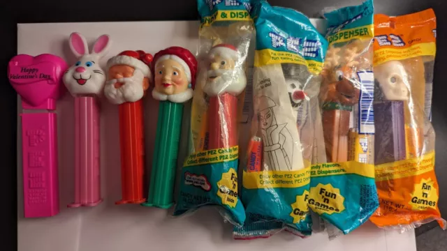 Lot of Vintage 90's holiday pez dispensers with feet