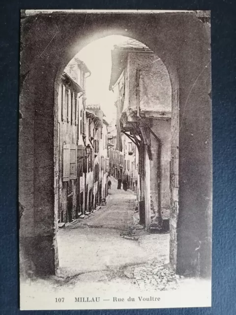 Carte Postale Ancienne MILLAU Aveyron RUE du VOULTRE Porte