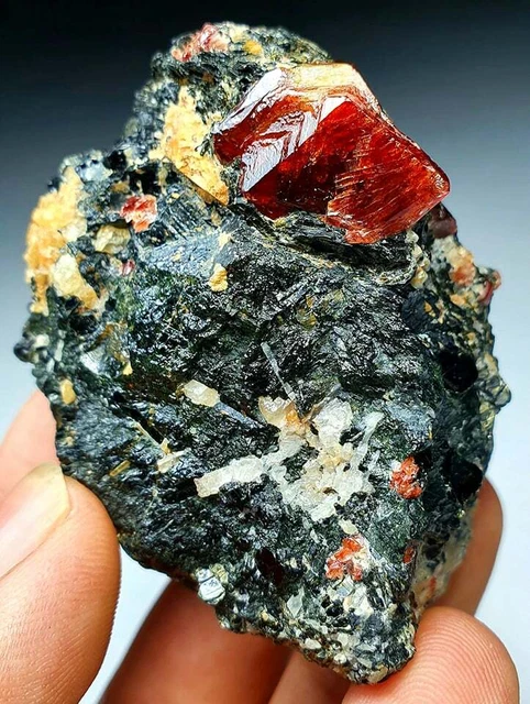 Red-Zircon-Beautiful-Terminated-Crystal-Top-Quality-Specimen-From-Skardu-165-Gm