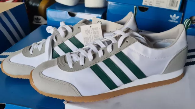 Adidas vs hot sale jog shoes