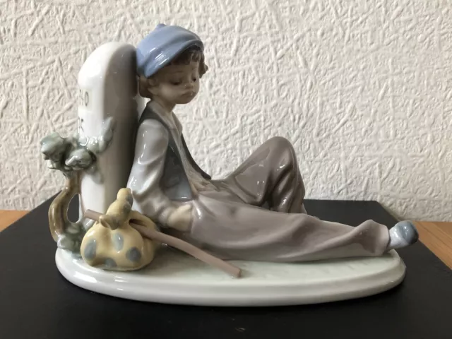 Lladro Figurine - A Time To Rest - 5399