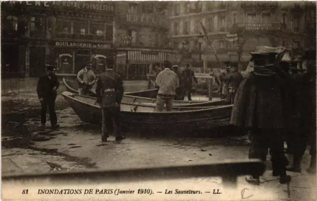 CPA PARIS Les Sauveteurs INONDATIONS 1910 (605438)