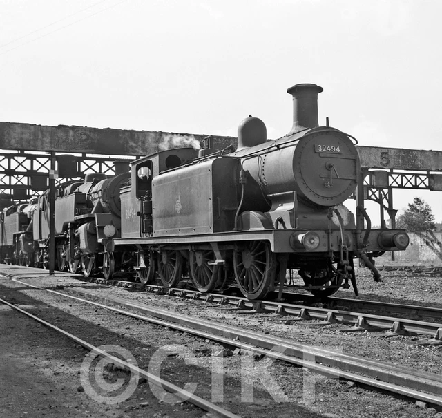 RAILWAY B/W Negative 6x6cm SR 32494 no date or location. £4.95