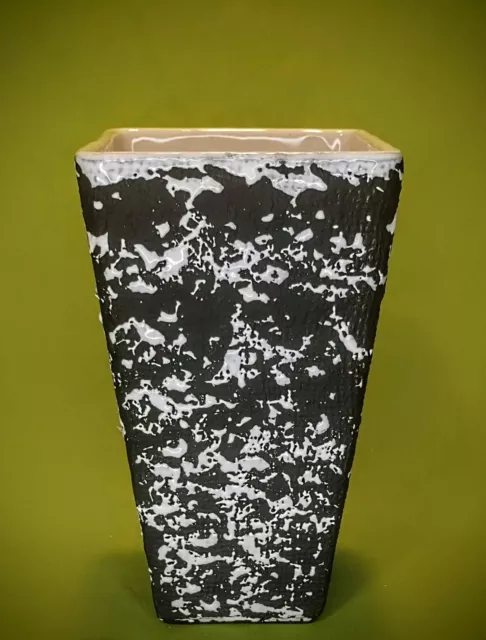 Vnt Shawnee MCM Art Pottery Vase Black And White Splatter/Confetti