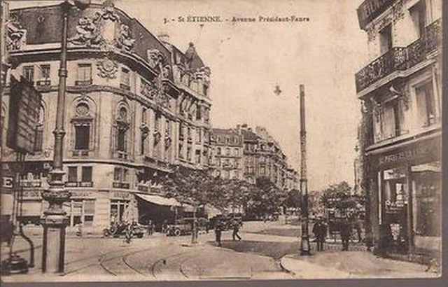Cpa 42. Saint Etienne. Avenue President Faure. Animee."Au Phare De La Loire".Tbe