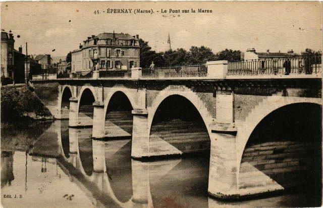 CPA ÉPERNAY - Le Pont sur la MARNE (364125)