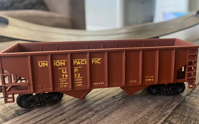 Walthers TrainLine HO #931-643 34’ PS-3 Coal Hopper Union Pacific #7952 NIB!