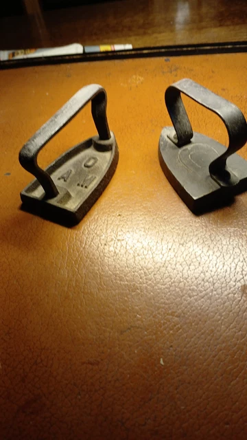 2 anciens fer à repasser 5€ piece