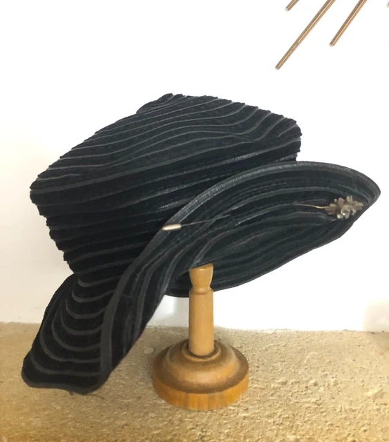 Chapeau Rétro Biche De Bere Taille 54 Noir - Occasion, Style Souple Femme, Idéal Pour Un Look Chic