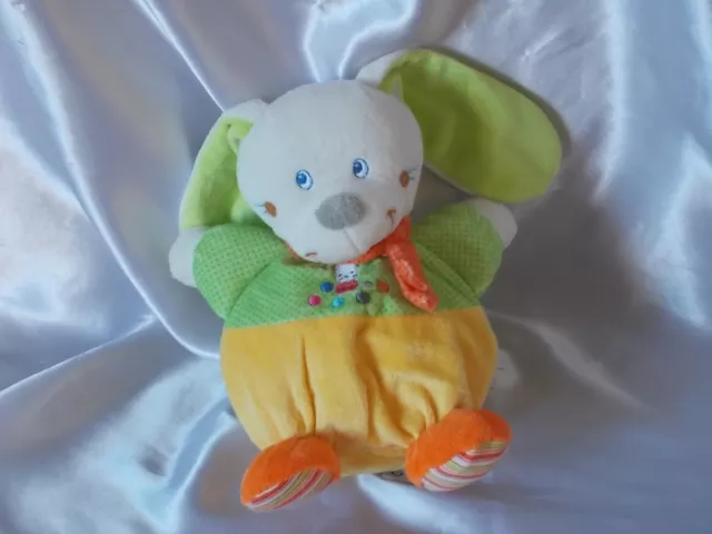 Doudou lapin vert, jaune, écharpe orange, Mots d'enfants