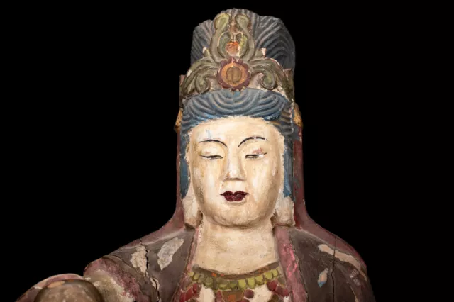 Eine Große Antike Chinesische Geschnitzte & Bemalte Holzfigur Guanyin , China 2